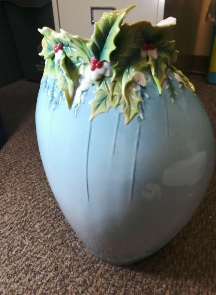 FRANZ "HOLIDAY BEGINNINGS" CHICKADEE COLLECTION PORCELAIN VASE - Image 4
