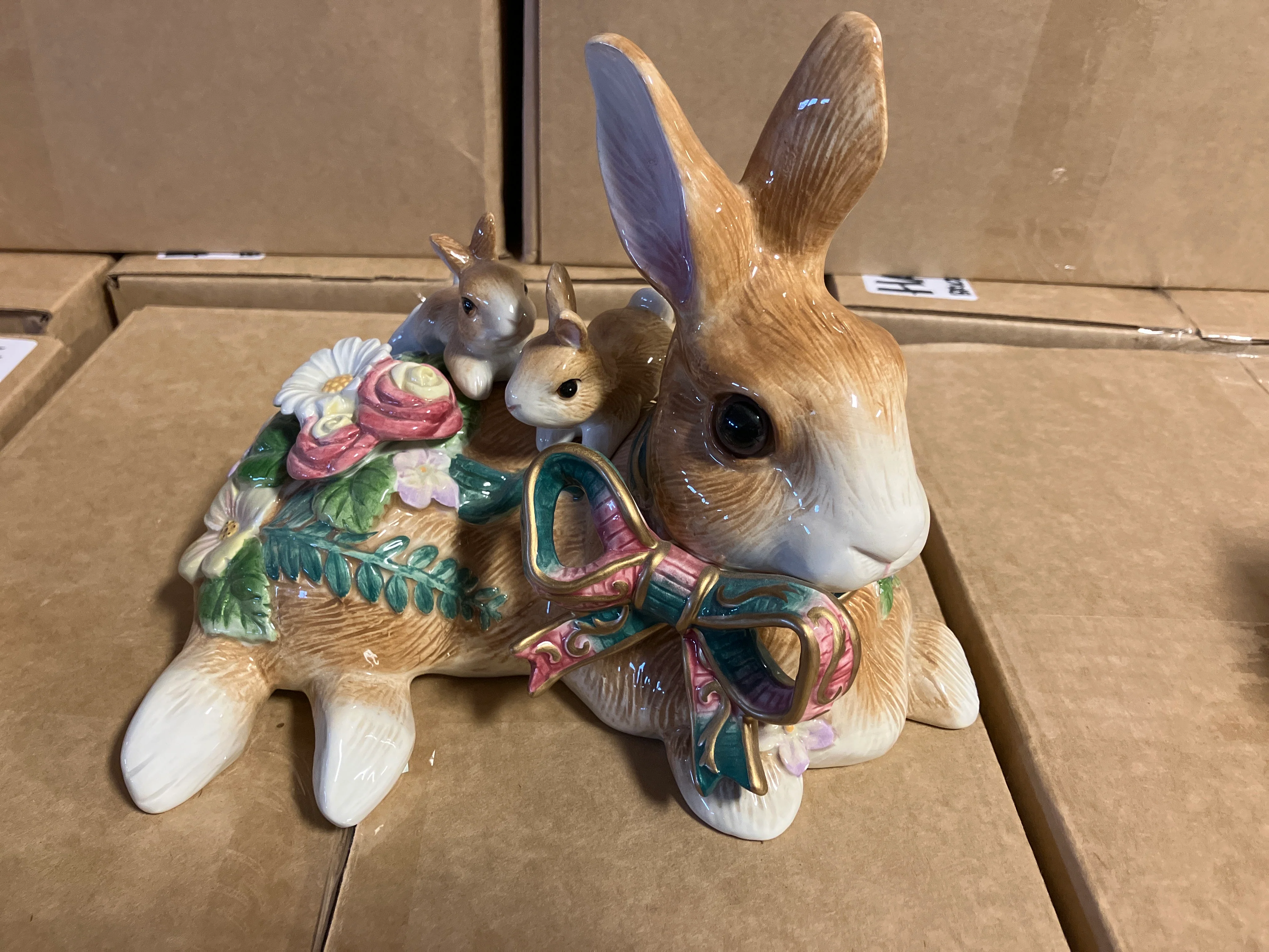 Fitz & Floyd Classics Rabbit Mom with 2 Bunnies Figurine - Image 7