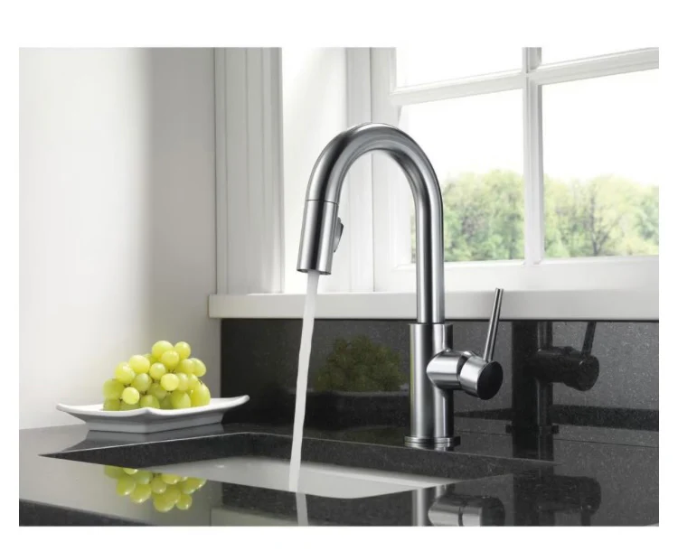 Delta Trinsic Single-Handle Pull-Down Sprayer Bar Faucet with MagnaTite Docking in Arctic Stainless (New) - Image 5