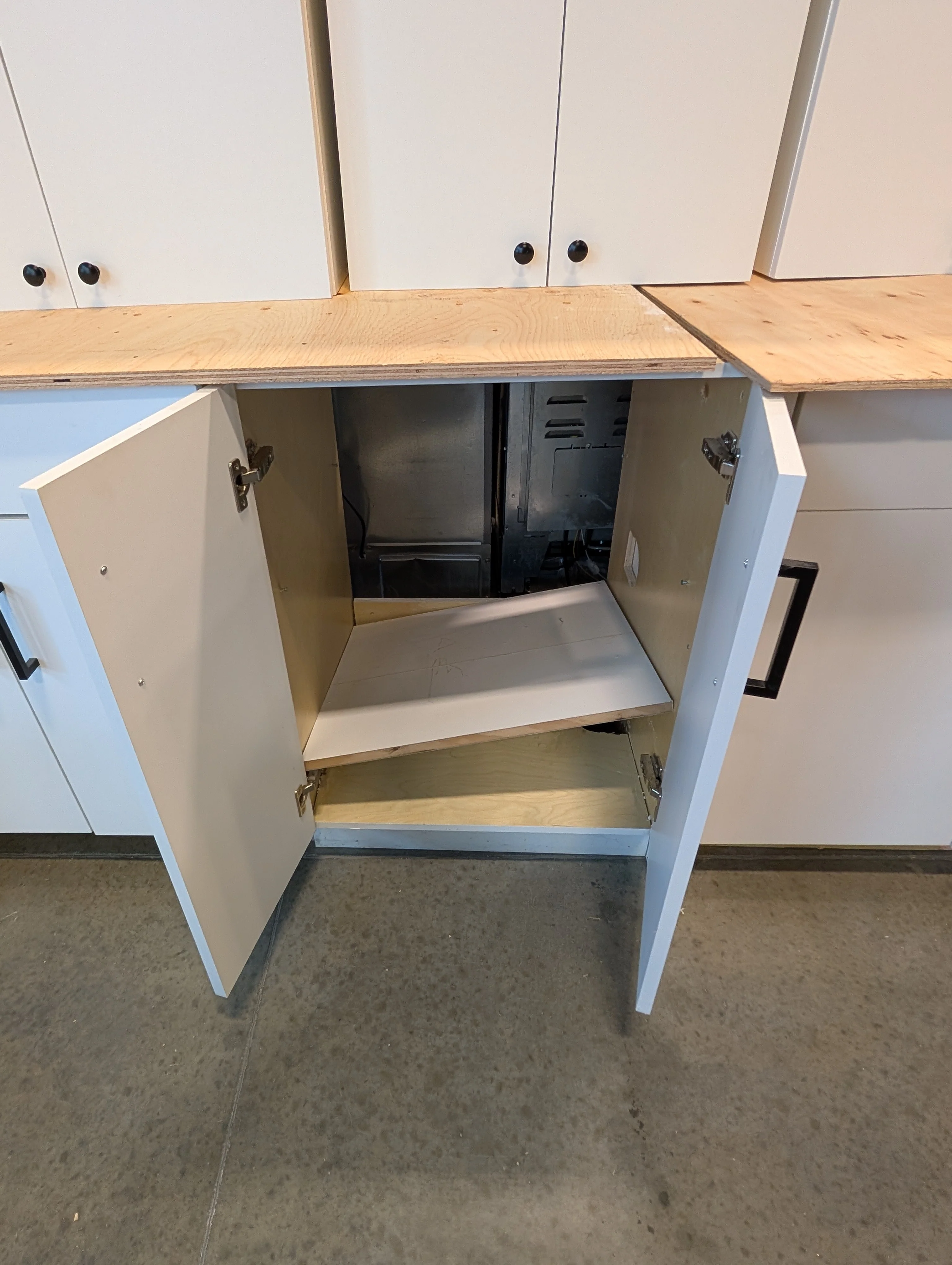 Glossy/Matte White 14-Piece Kitchen Cabinet Set (Used) - Image 6