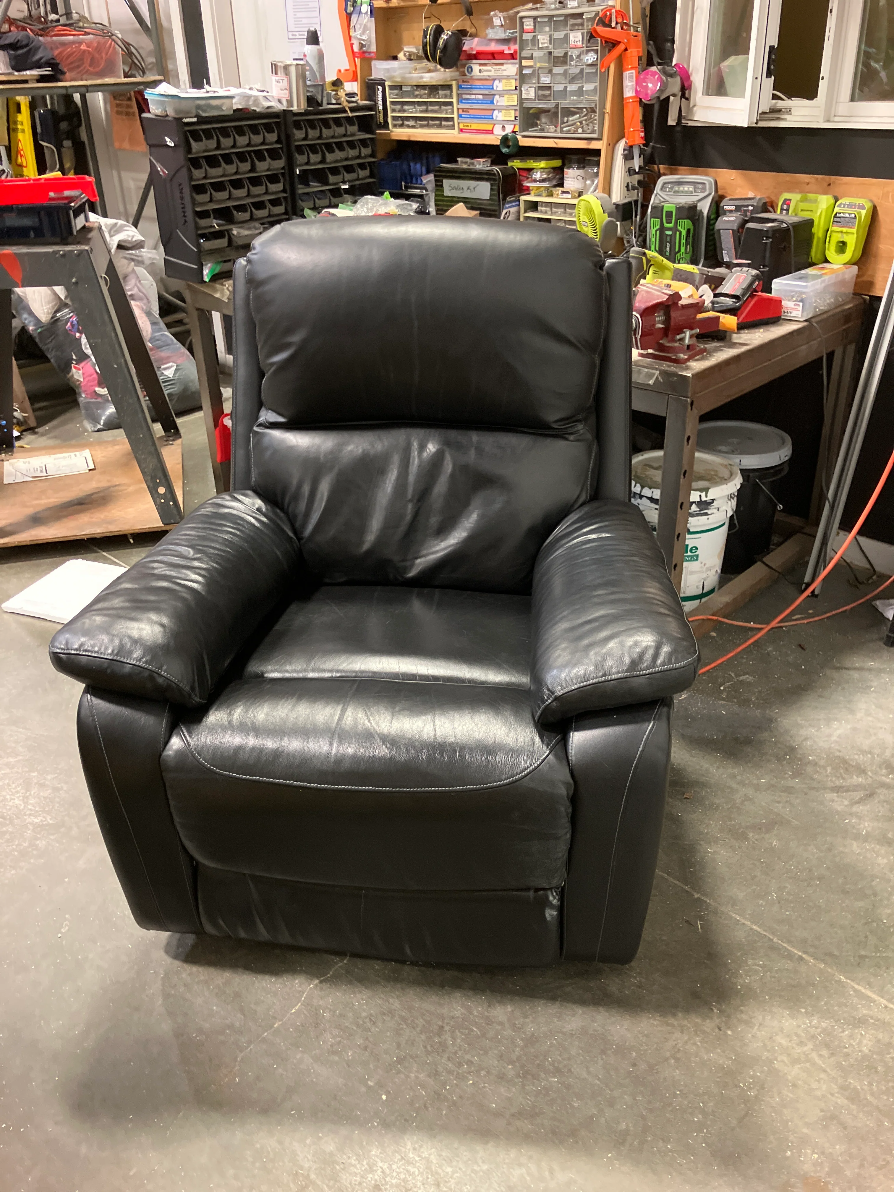 36" Genuine Leather Power Reclining Chair with Adjustable Headrest (Used)