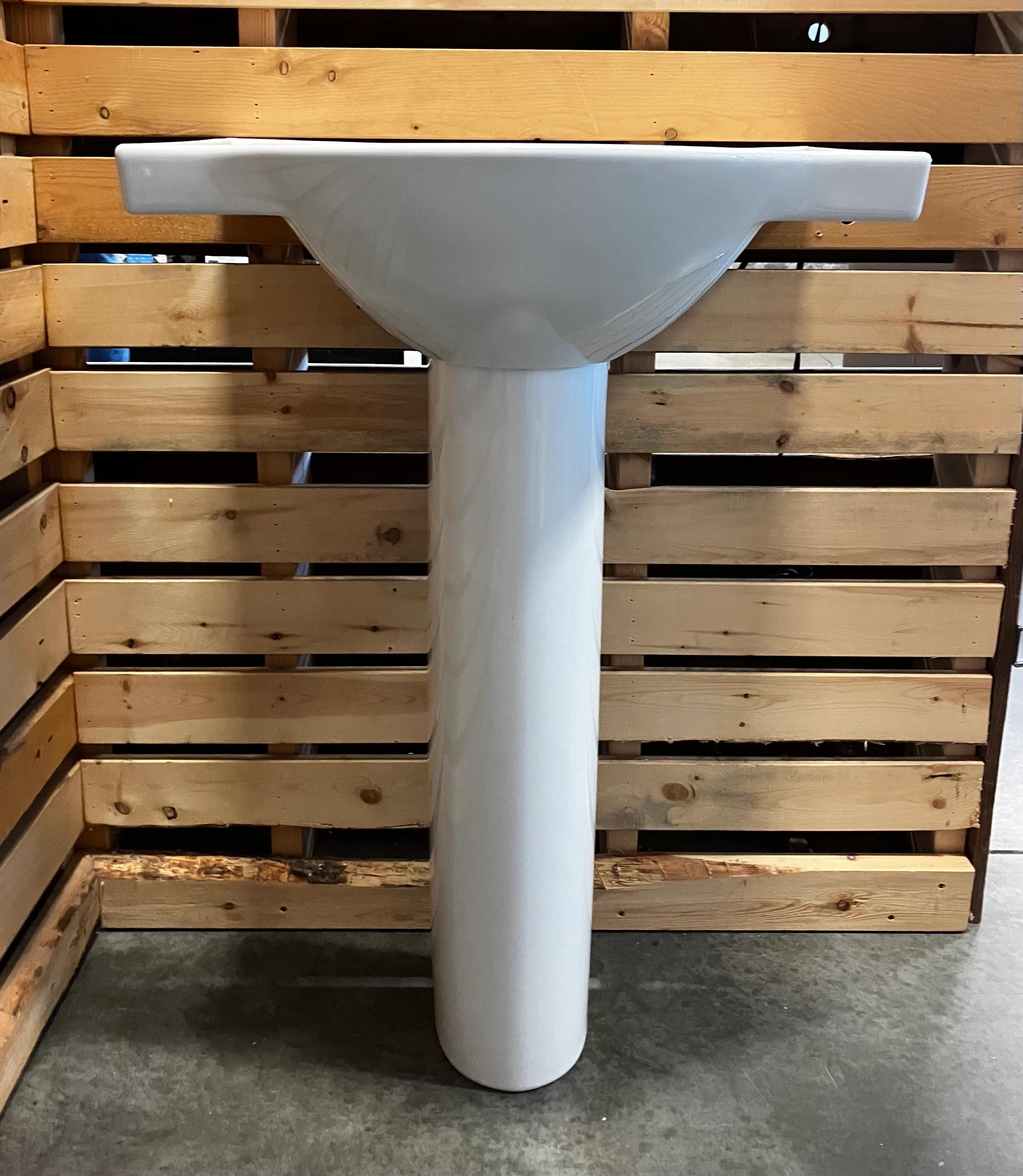 KOHLER 24" Pedestal Bathroom Sink With Single Faucet Hole (New) - Image 4