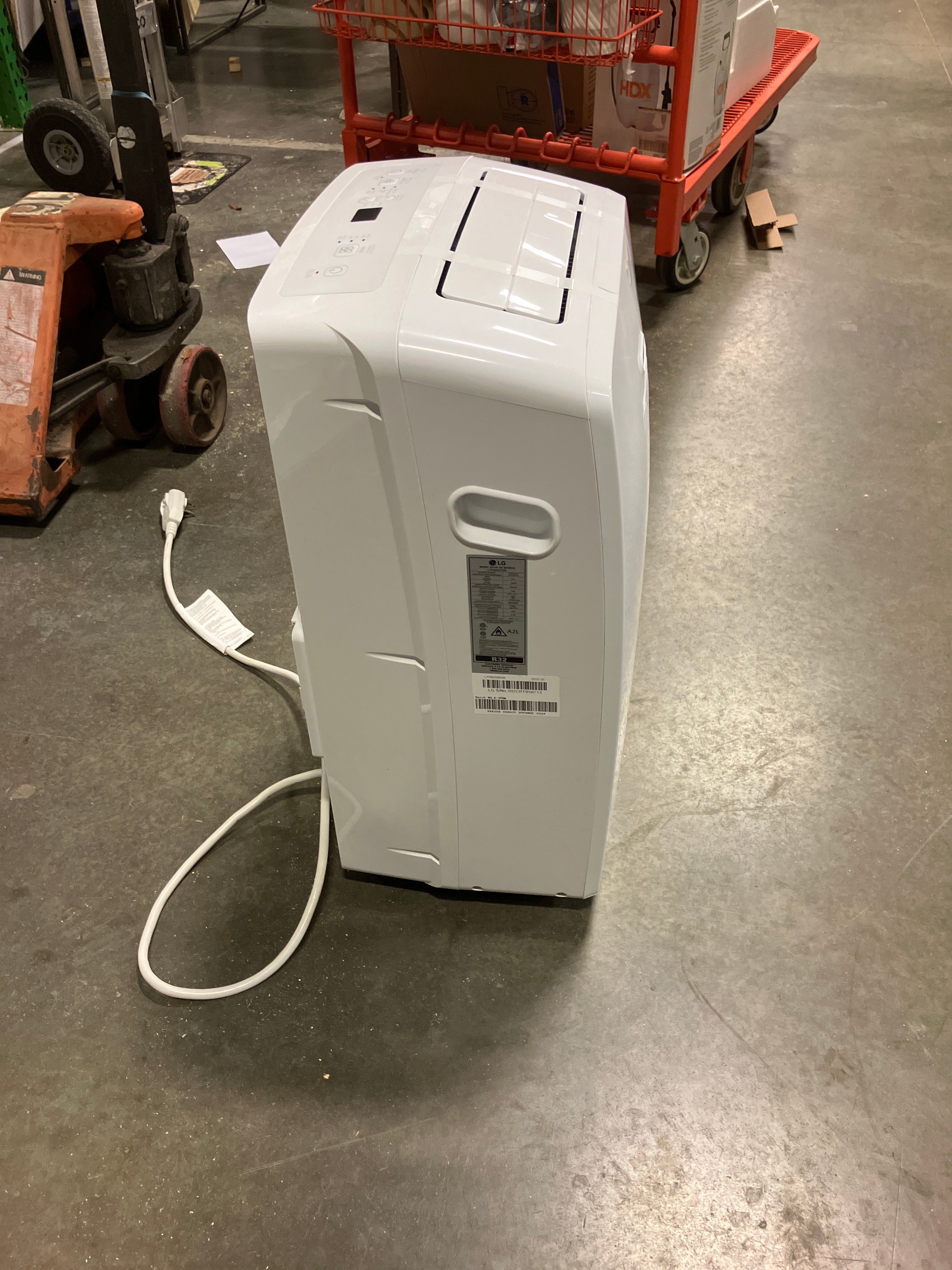 LG Electronics 8,000 BTU SACC (12,000 BTU ASHRAE) Portable Air Conditioner (New) - Image 3