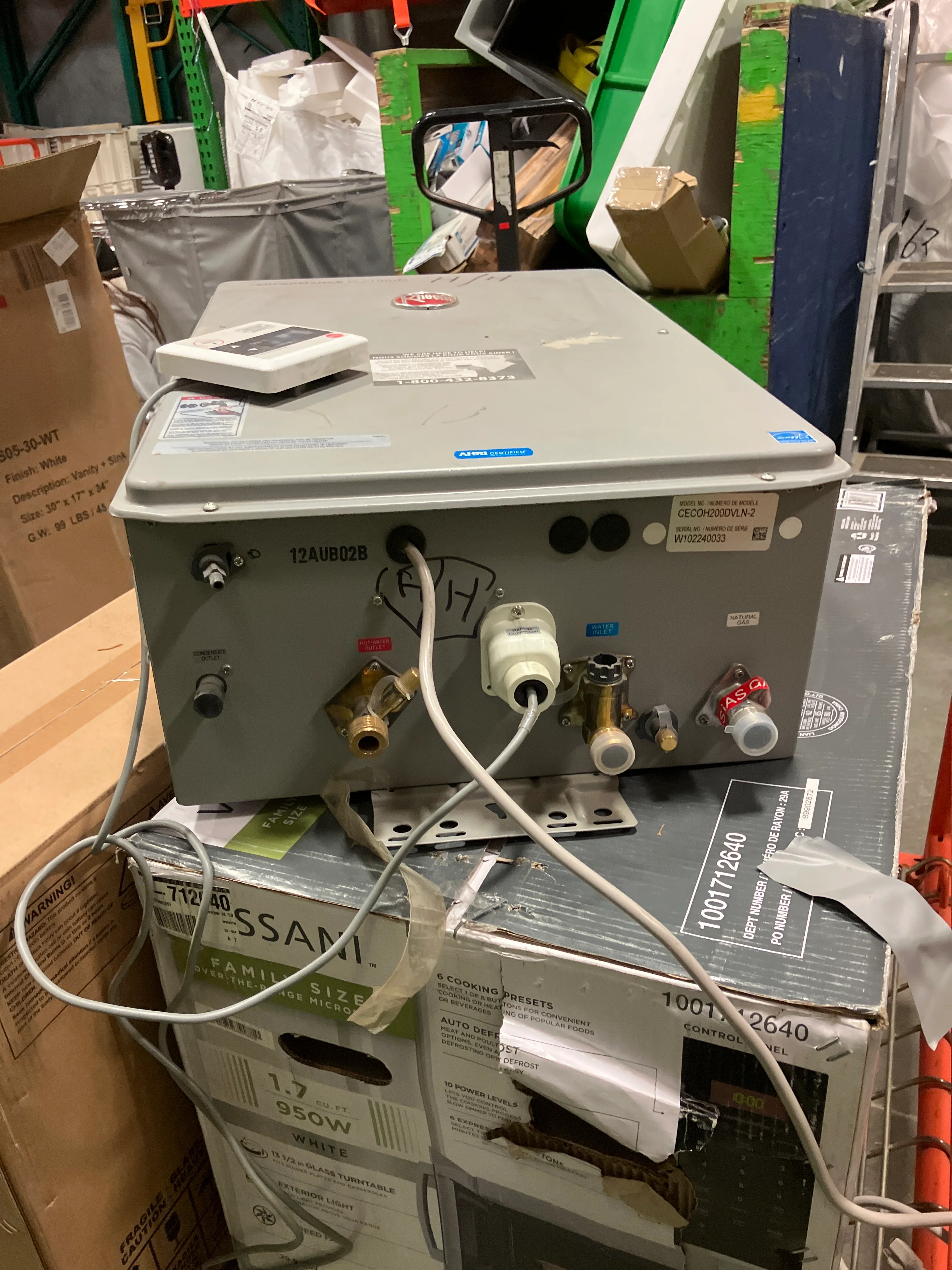 Rheem Platinum Condensing 9.5 Max GPM 12 Year 199K BTU High Efficiency Natural Gas Tankless Water Heater - Image 3