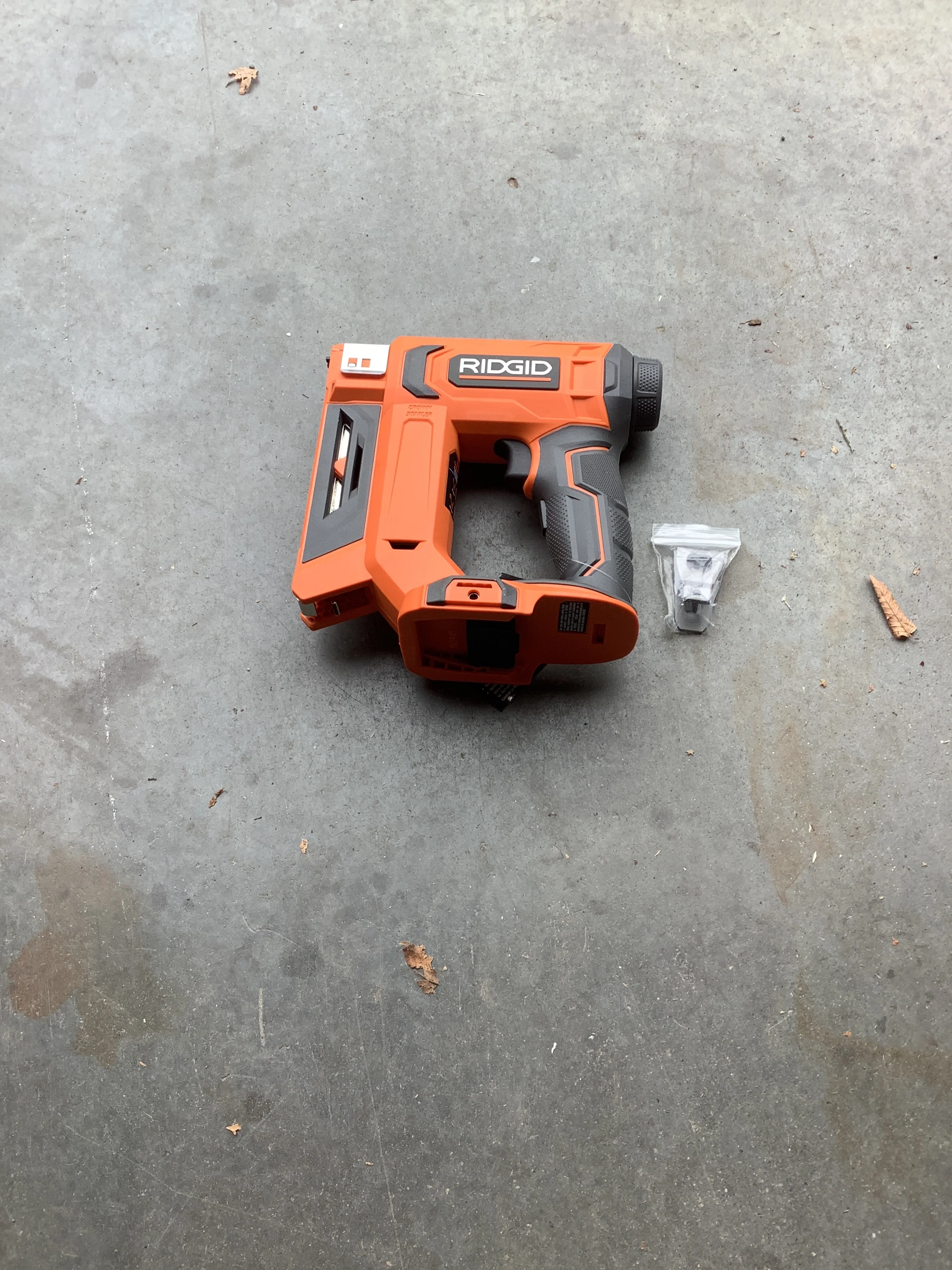 RIDGID 18V Cordless 3/8-inch Crown Stapler (Tool-Only)(New) - Image 2