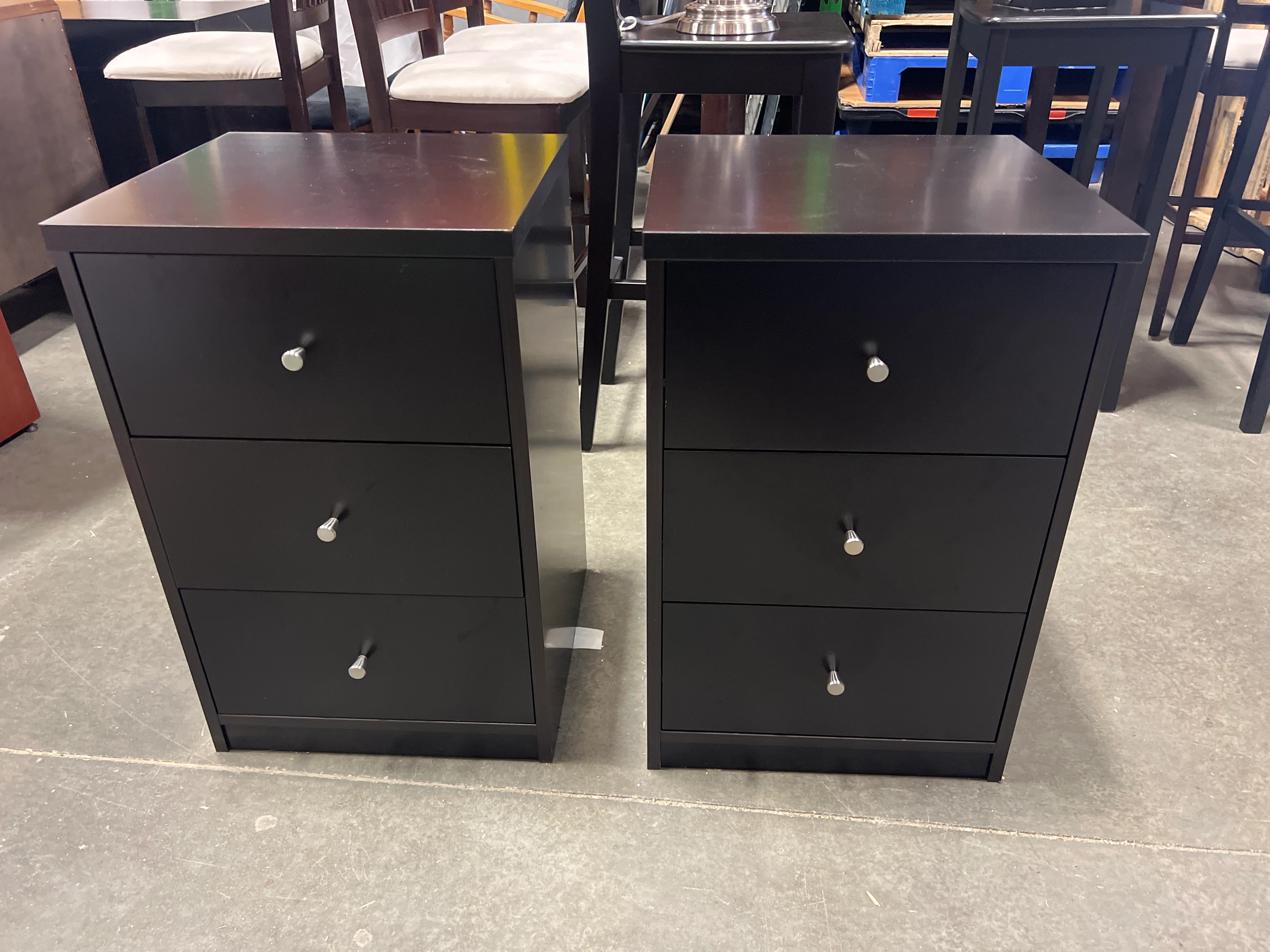Round Handle Night Stand with 3 Drawers Black (set of 2) (used)