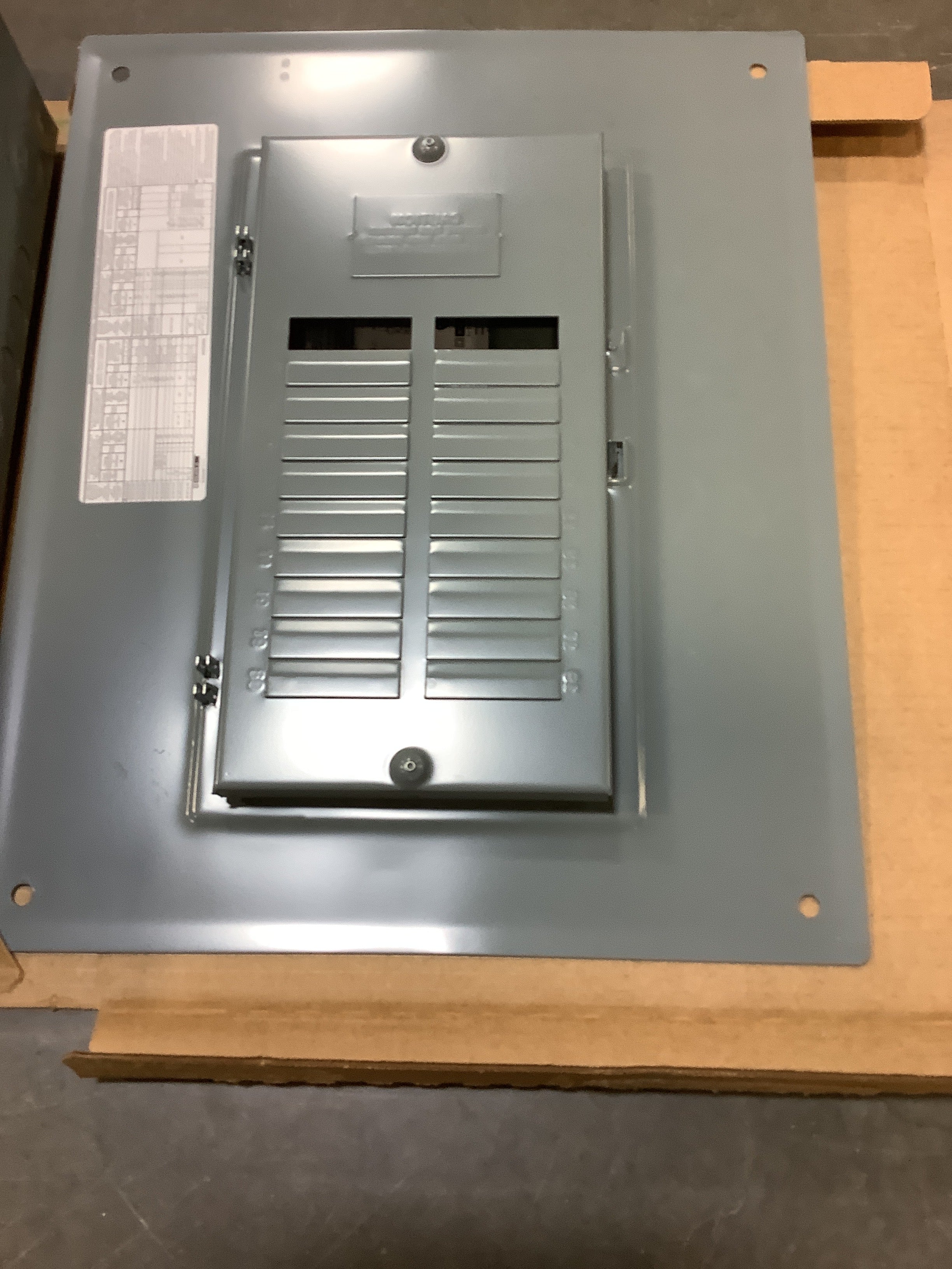Square D Sub Panel Plug-on Neutral Loadcentre with 12 Spaces, 24 Circuits Maximum (New) - Image 3