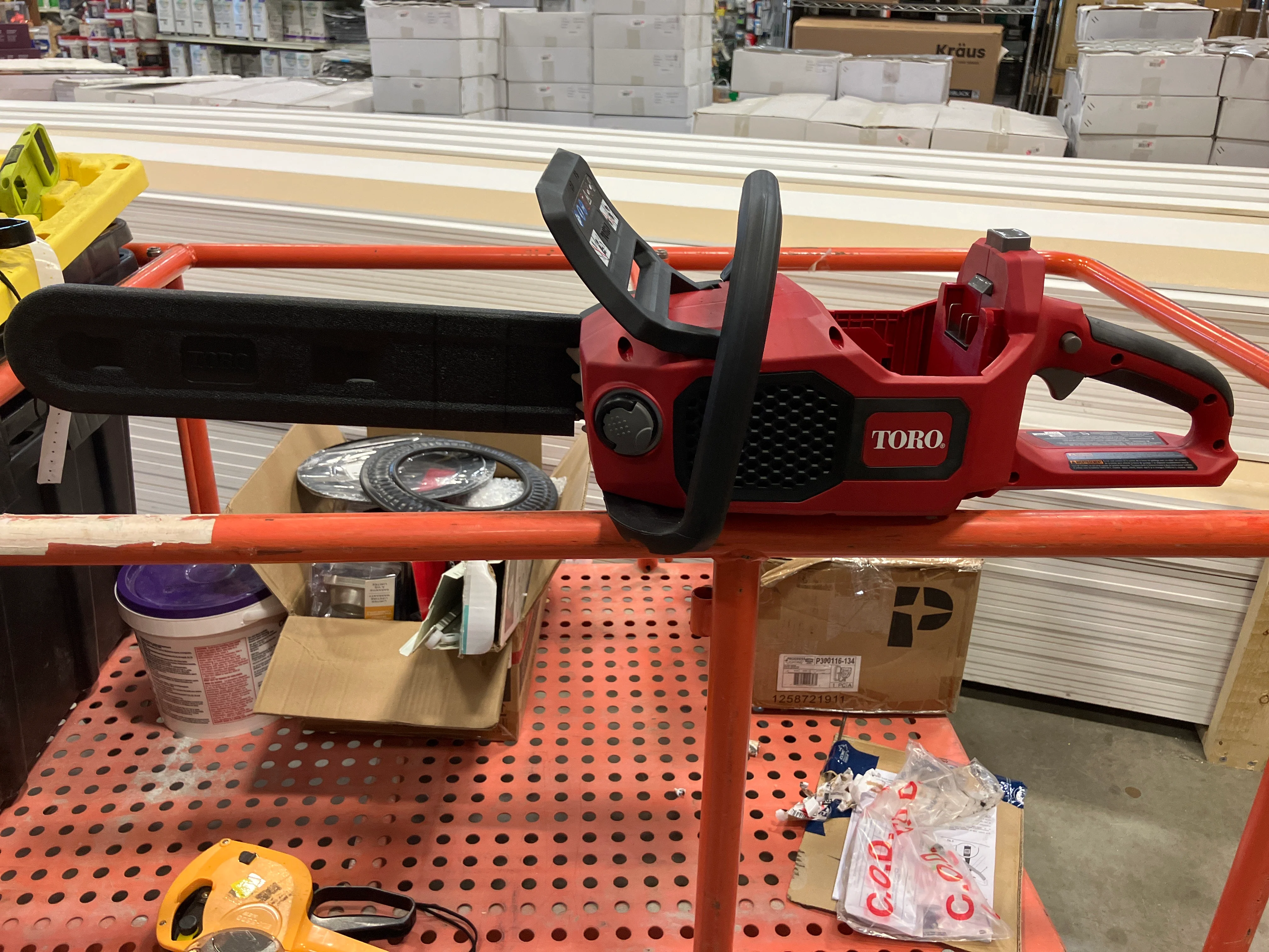 Toro Flex-Force 60V Max 16-inch Lithium Ion Cordless Chainsaw - Image 2