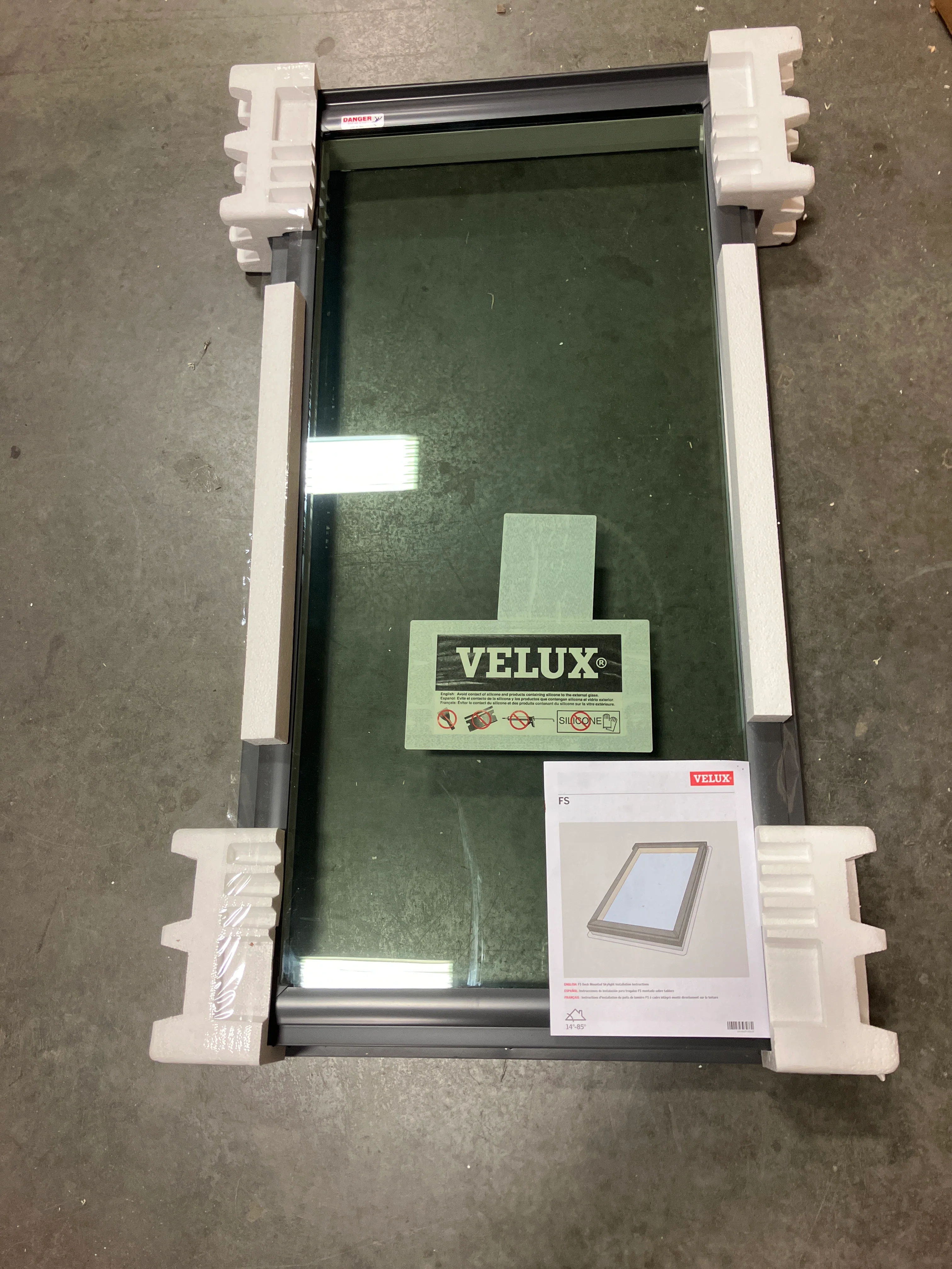 VELUX FS- Fixed Deck Mount Skylight size D06 - outside frame 23 1/4 inch x 46 1/4 inch- Tempered LoE3 glass (New) - Image 2