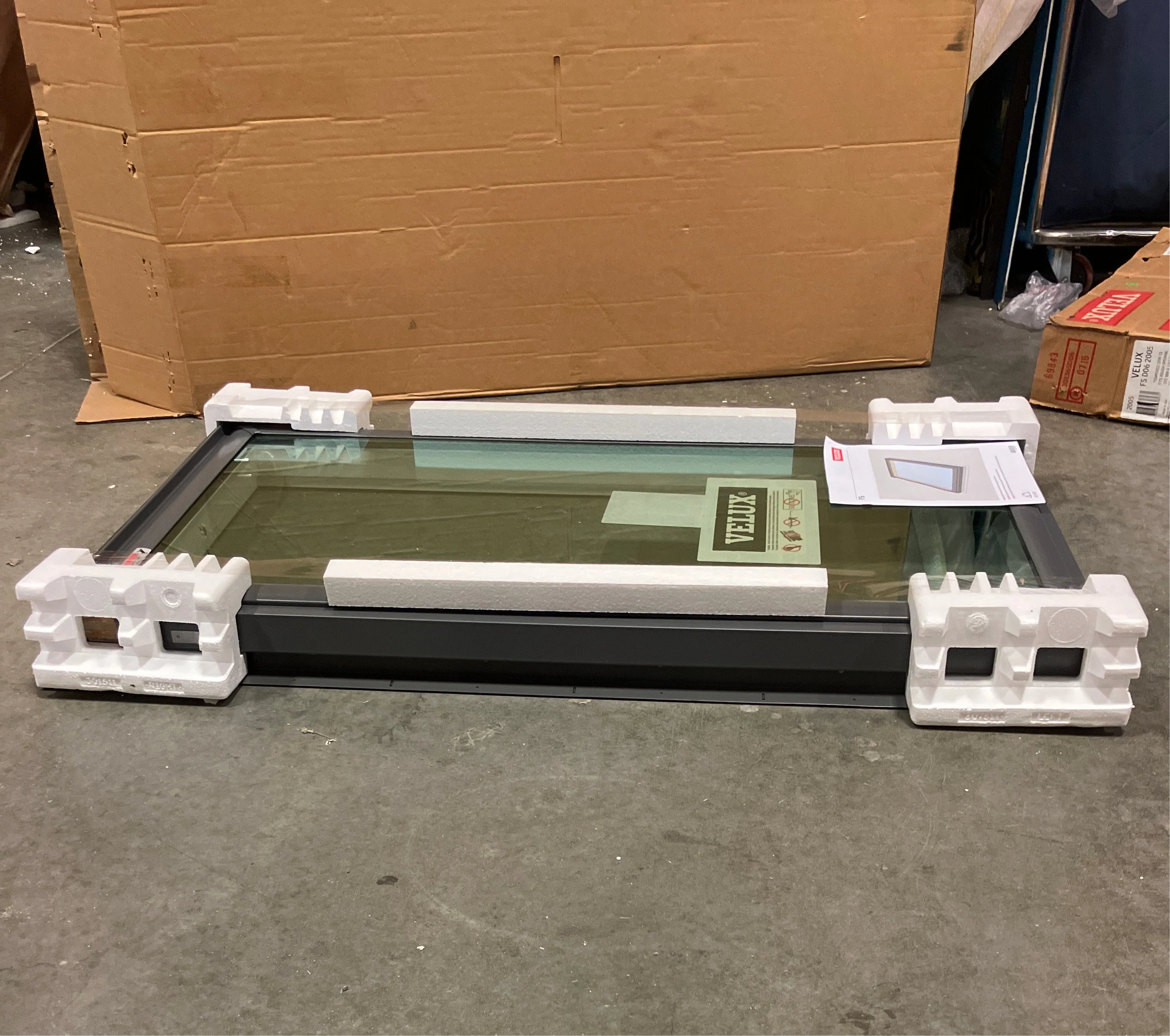VELUX FS- Fixed Deck Mount Skylight size D06 - outside frame 23 1/4 inch x 46 1/4 inch- Tempered LoE3 glass (New) - Image 3